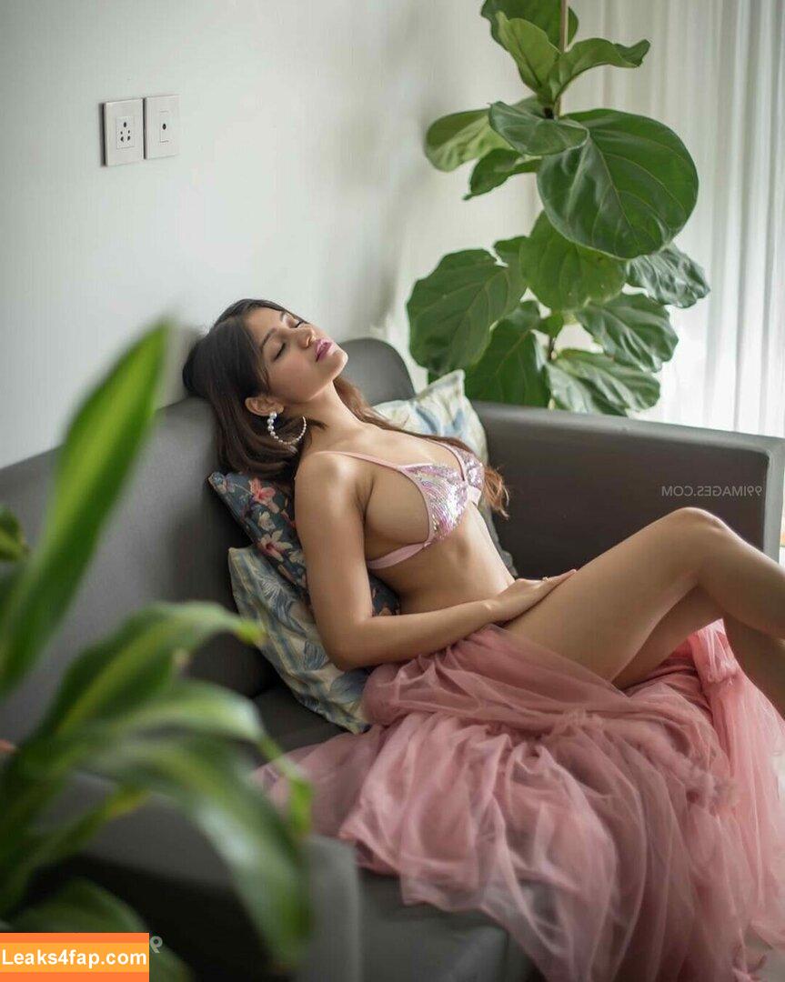 Simran Kaur Hundal / simrankaurhundalofficial слитое фото фото #0005
