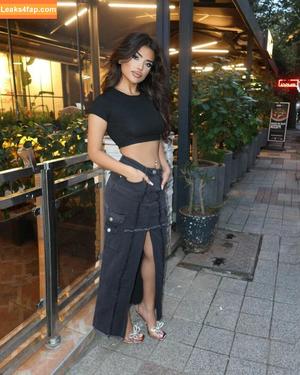 Simran Kaur photo #0072
