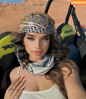 Simran Kaur photo #0077