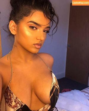 Simran Kaur photo #0112
