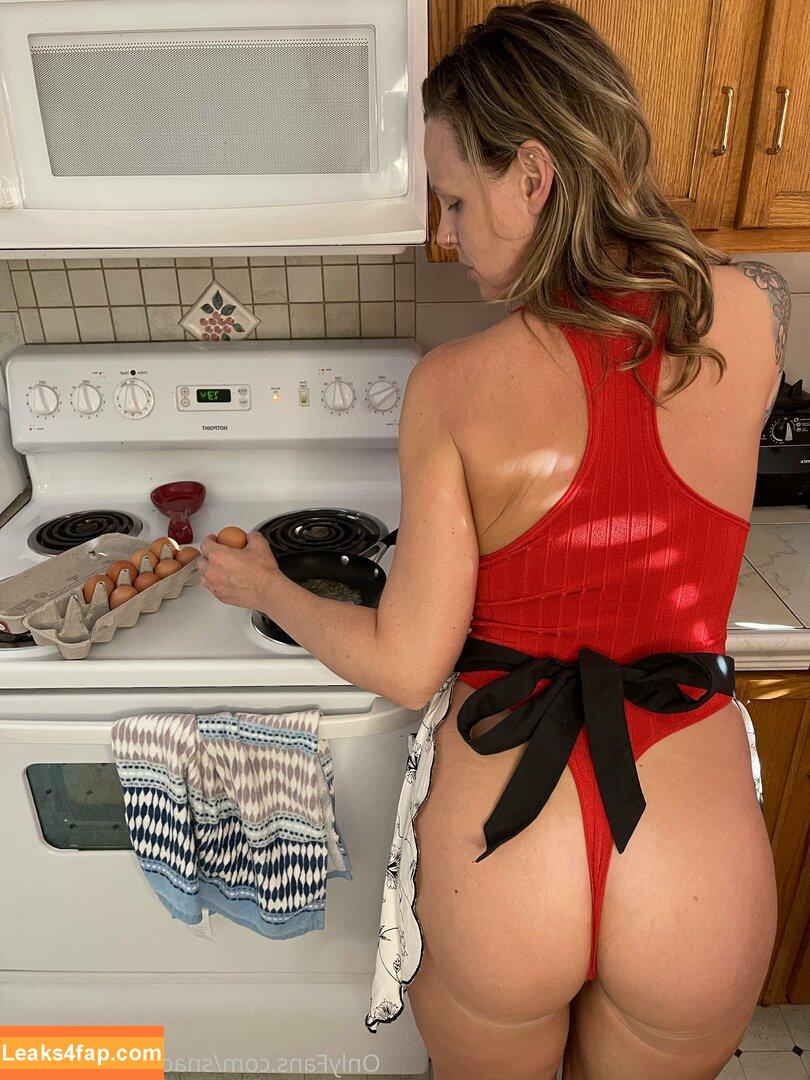 SkylerXO / XOXOSkyler1 / _skyler_xo / snackingwithskyler leaked photo photo #0441