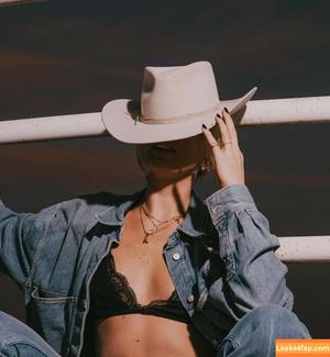 Sophie Cunningham photo #0018