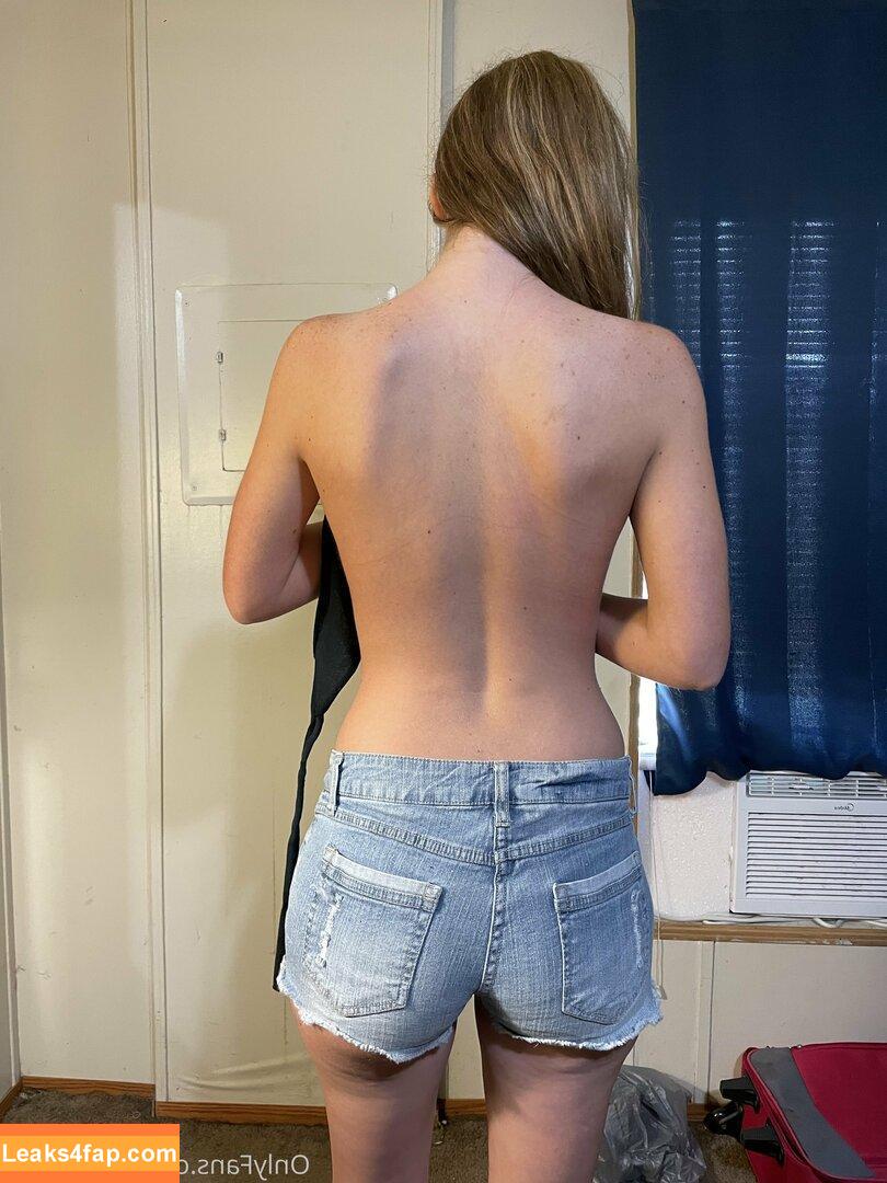 sophie.vip / sophiesselfies224 / sophiethebodyvip leaked photo photo #0009