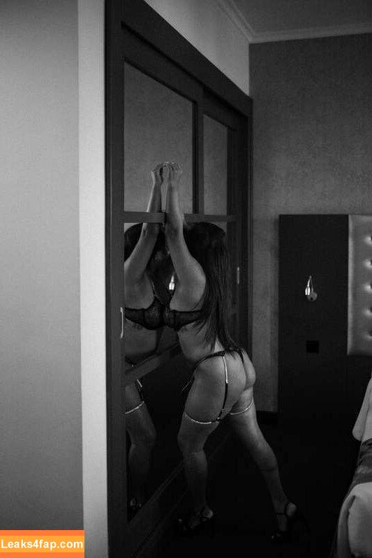 Sri Lanka / Sri Lankan Girls / hashini.guruge / poojaniperera leaked photo photo #0147