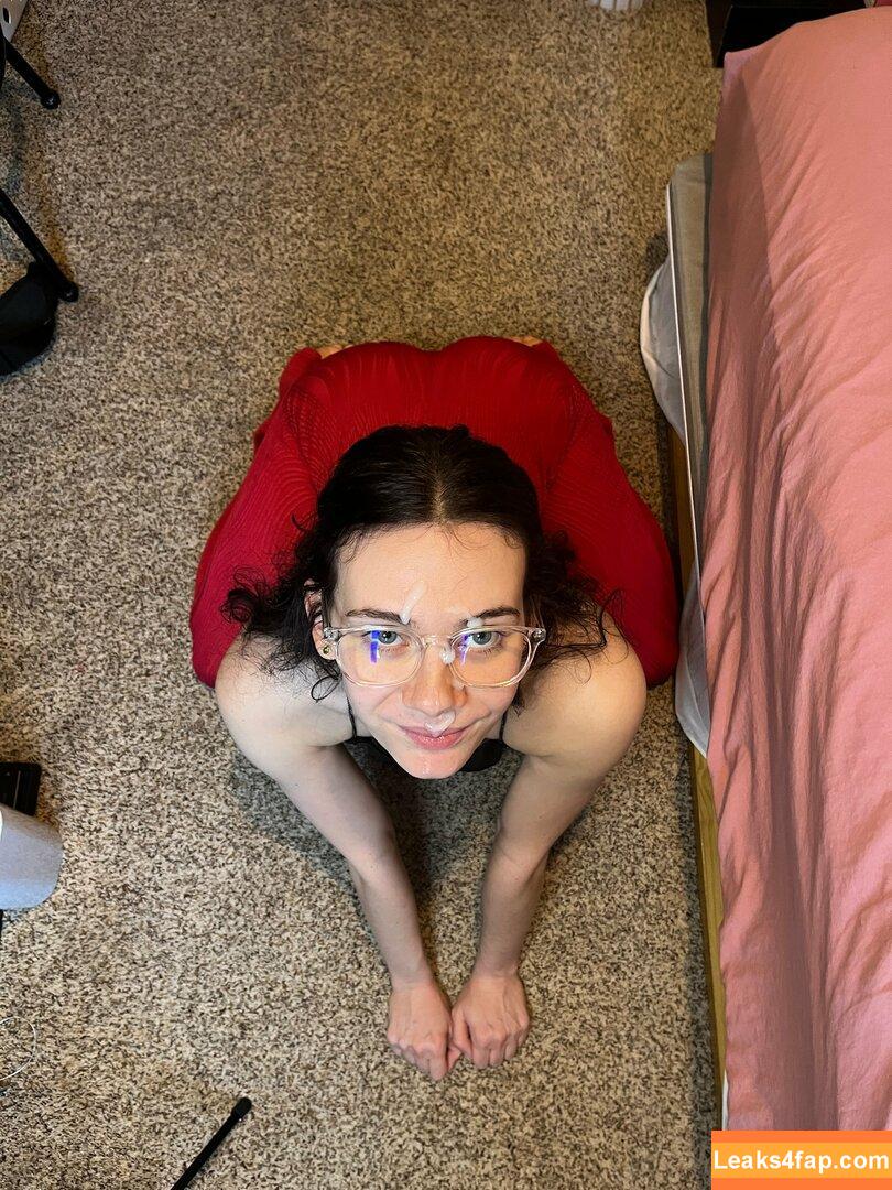 suk-a-saurus /  leaked photo photo #0004