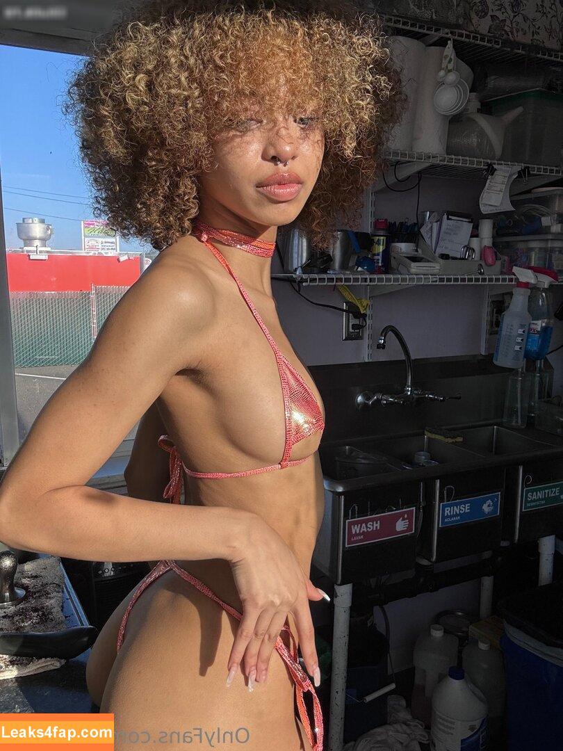 Suki Chan /  leaked photo photo #0031