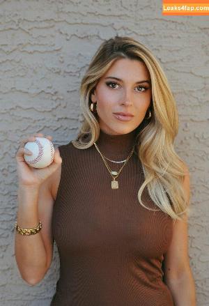 Taylor Mathis photo #0013