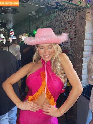 Taylor Mathis photo #0016