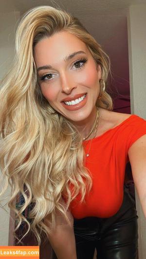 Taylor Mathis photo #0021