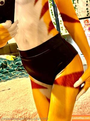 thatyellowkitty photo #0010