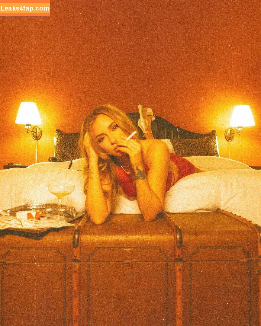 The Baker Next Door / julia_xrose / thebakernextdoor leaked photo photo #0064