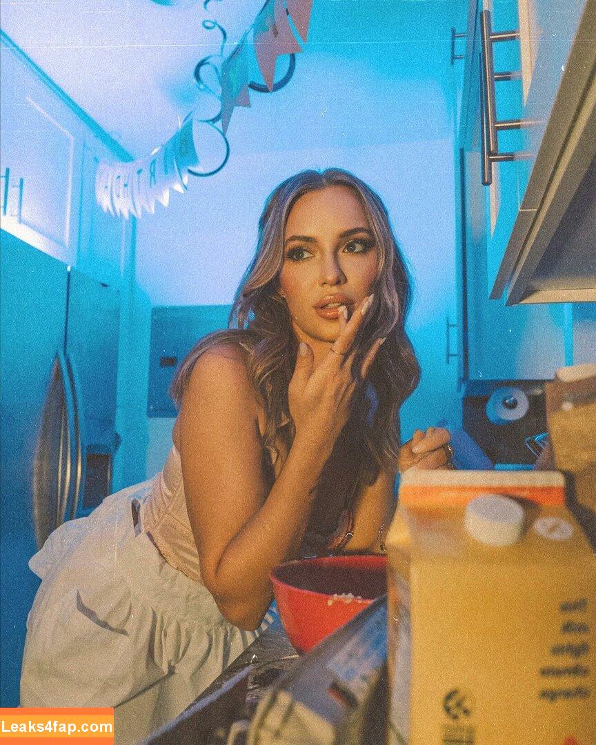 The Baker Next Door / julia_xrose / thebakernextdoor leaked photo photo #0078
