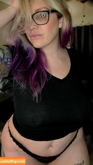 themoistqueen photo #0016