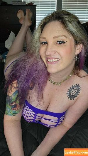 themoistqueen photo #0022