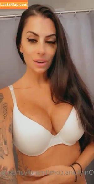 Tiauna Riley photo #0015