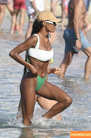 Tina Kunakey photo #0019