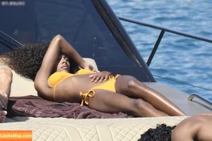 Tina Kunakey photo #0020