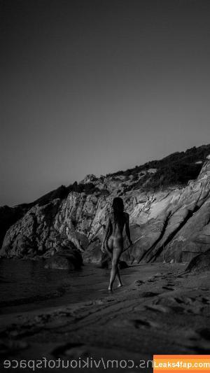 Vikioutofspace photo #0047