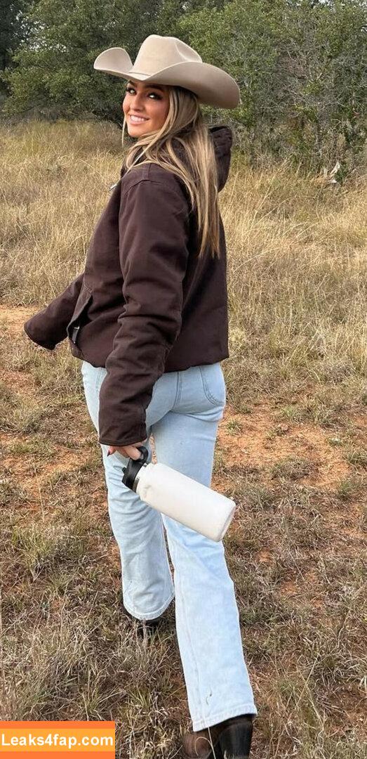 Whitney Robbins / whitney.l.robbins leaked photo photo #0001