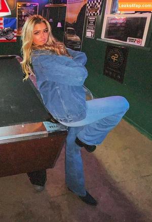 Whitney Robbins photo #0003