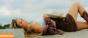 Whitney Robbins photo #0005