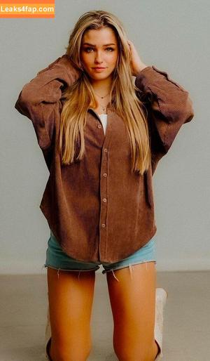 Whitney Robbins photo #0008