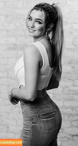 Whitney Robbins photo #0020