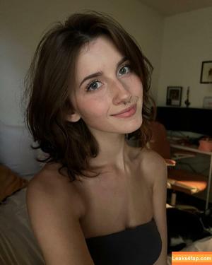 Willow Coppock photo #0001