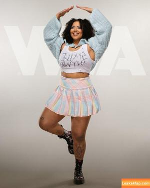 Willow Nightingale photo #0002