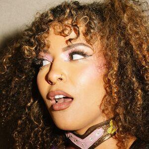 Willow Nightingale photo #0016