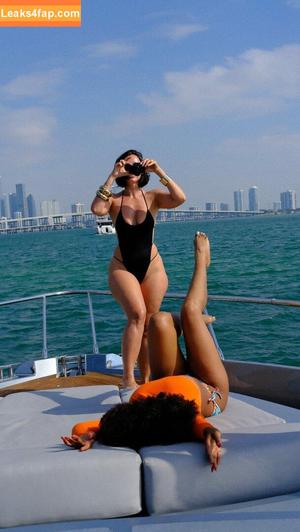 Yesjulz photo #0674