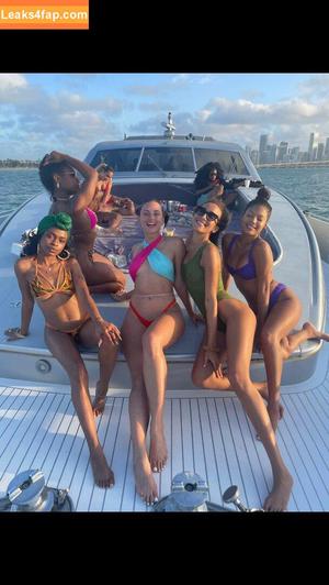 Yesjulz photo #0787