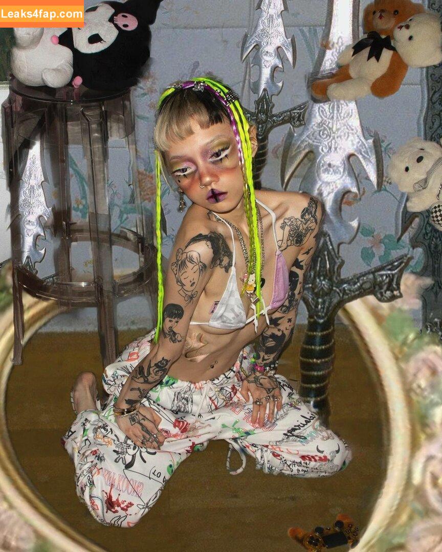yeule / yeul_e leaked photo photo #0007