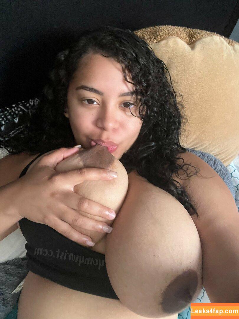 Yomyjuggs / Milky Titties / Yomyareolas / Yomywrist leaked photo photo #0080