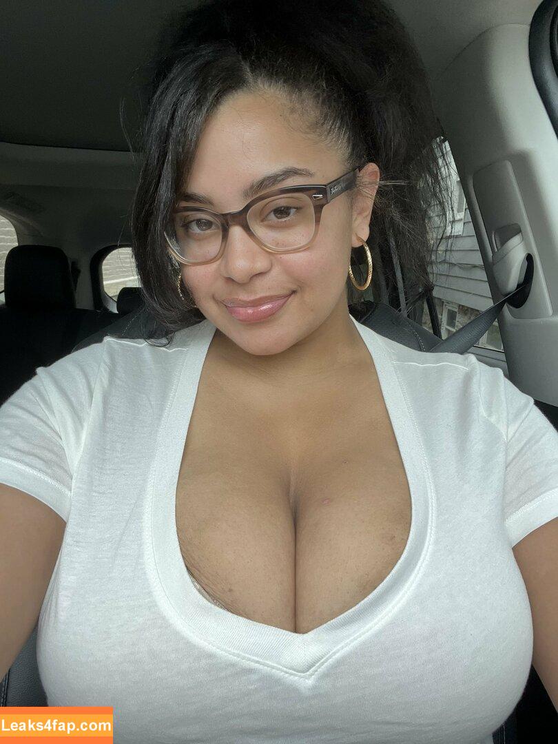 Yomyjuggs / Milky Titties / Yomyareolas / Yomywrist leaked photo photo #0081