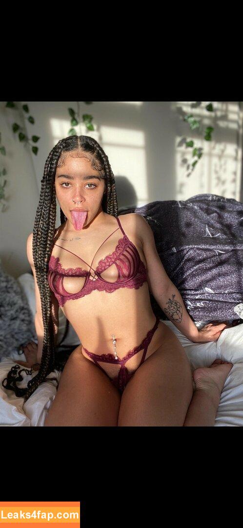 Yona Galvão / yonna.galvao / yonnagalvao leaked photo photo #0009
