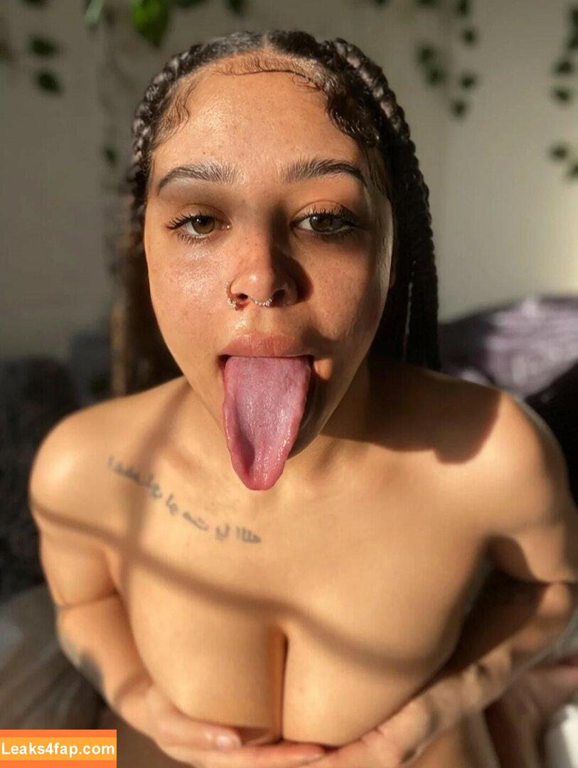 Yona Galvão / yonna.galvao / yonnagalvao leaked photo photo #0015