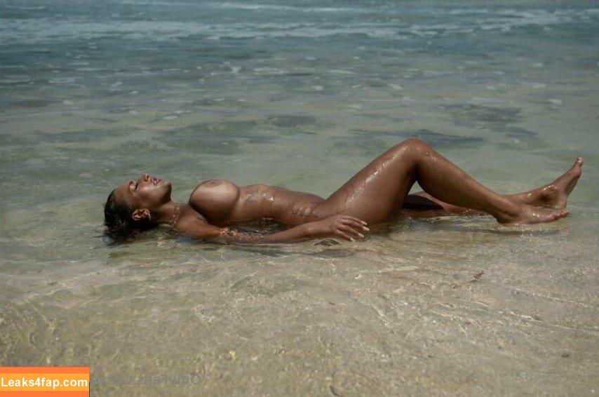 Alanna Pow / alannapow / saucytitsbali leaked photo photo #0004