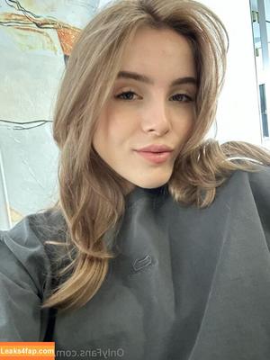 emiliallure photo #0019