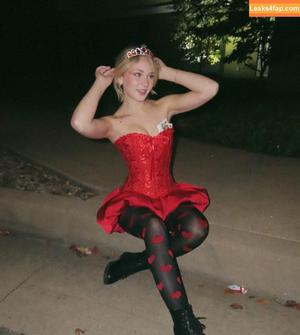 Lily Brooks O’Briant photo #0015