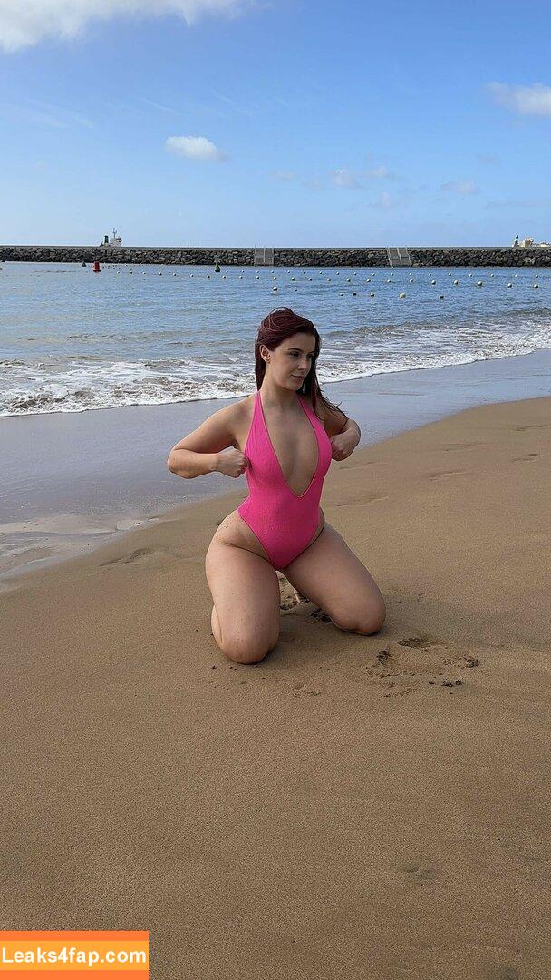 Mia G / iammia1 / mia_ngx leaked photo photo #0032