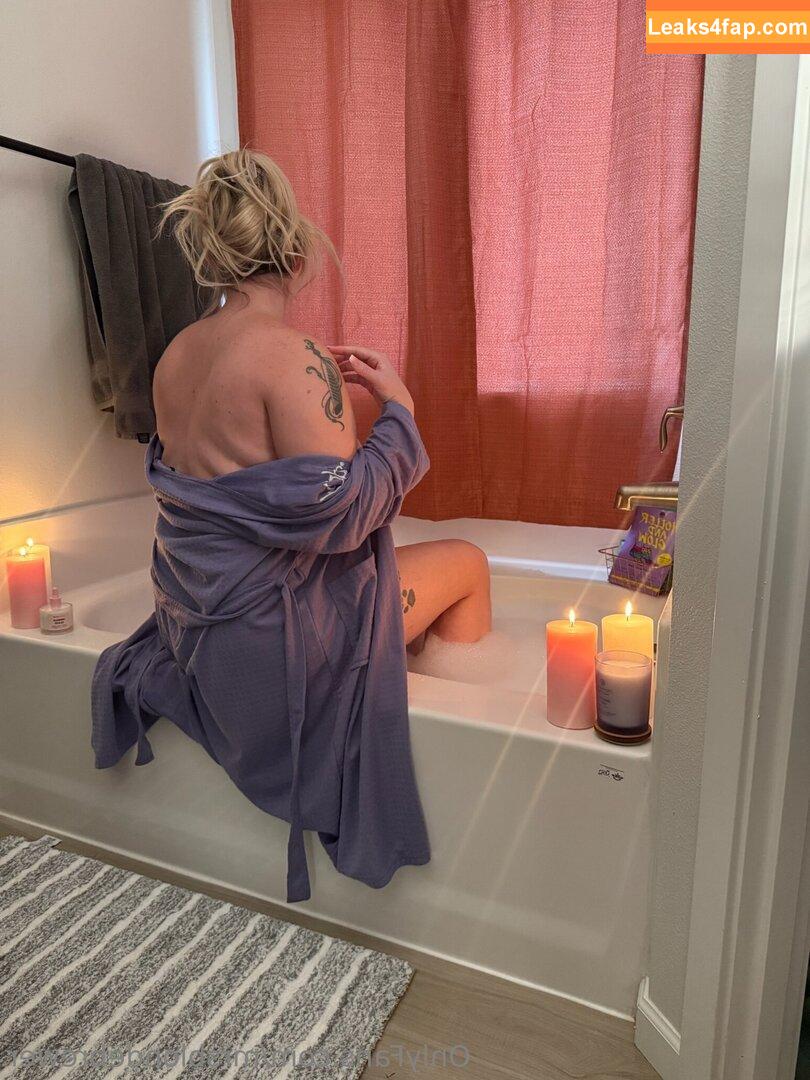 mrsblondebrewer / maggieclayton_ leaked photo photo #0009