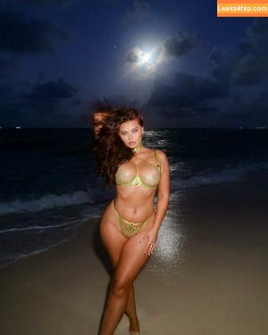 Sofia Jamora photo #0124