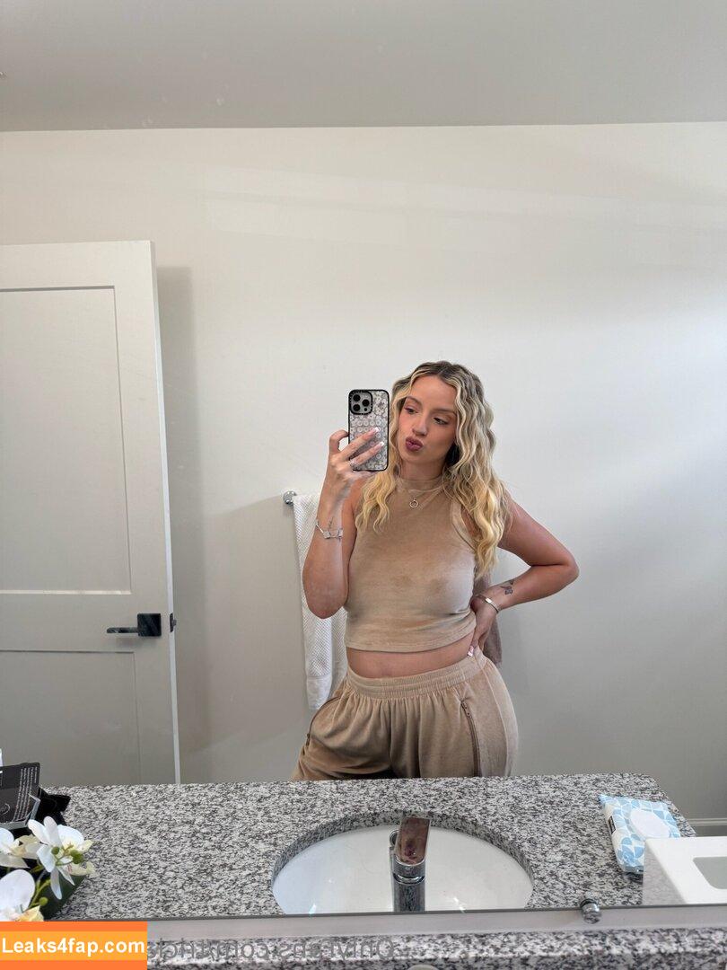 tricia.marchese /  leaked photo photo #0017
