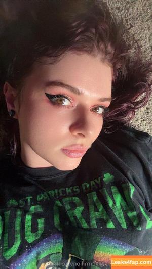 vermilionvixenfree photo #0030