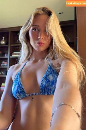 Caroline Zalog photo #0001
