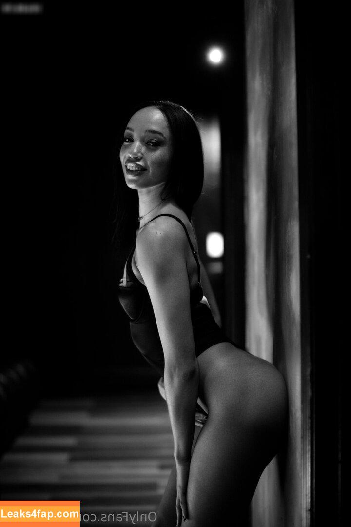 10967 /  leaked photo photo #0151