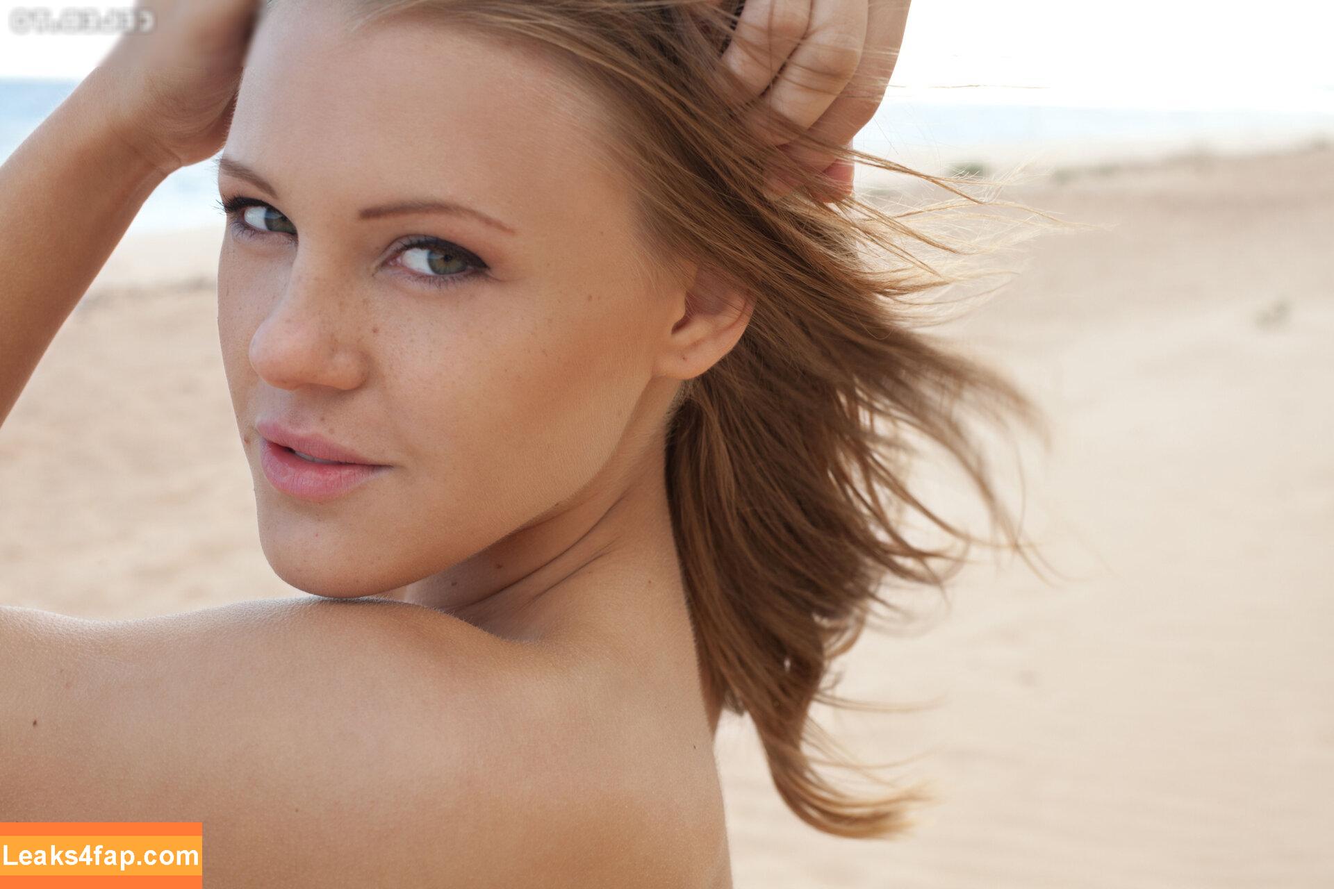 10967 /  leaked photo photo #0525