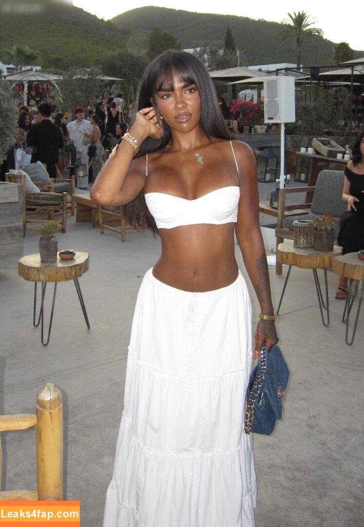 10967 /  leaked photo photo #2001