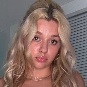 Abigail Lutz photo #0002